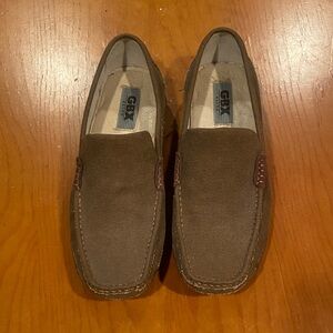GBX Men's Tan Slip-On Loafers